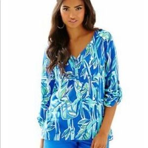 Lilly Pulitzer elsa blue crush bamboom print silk blouse. 3 button. Size XXS